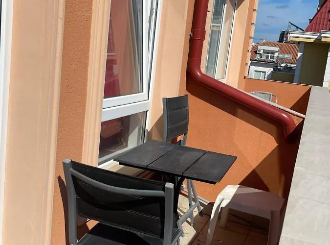 A Tiny Flat サニービーチ